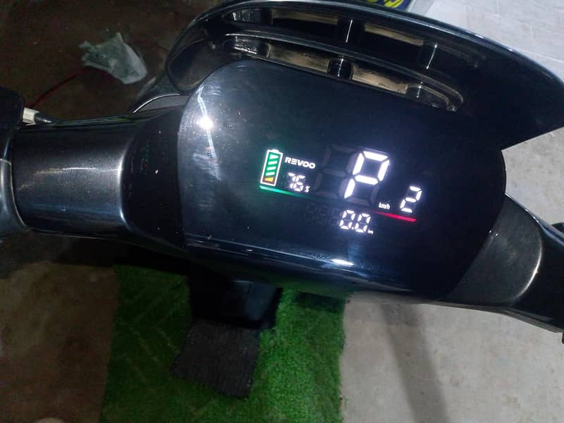 Revoo A12 4