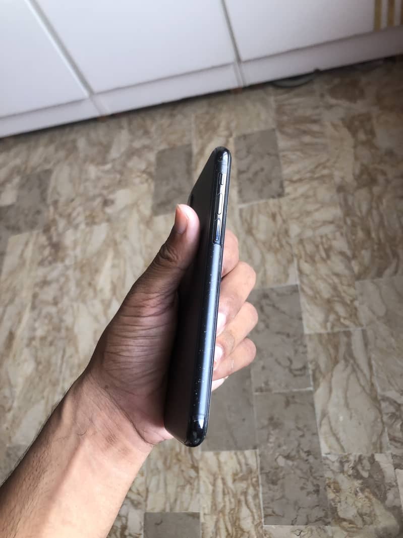Apple iPhone X 3