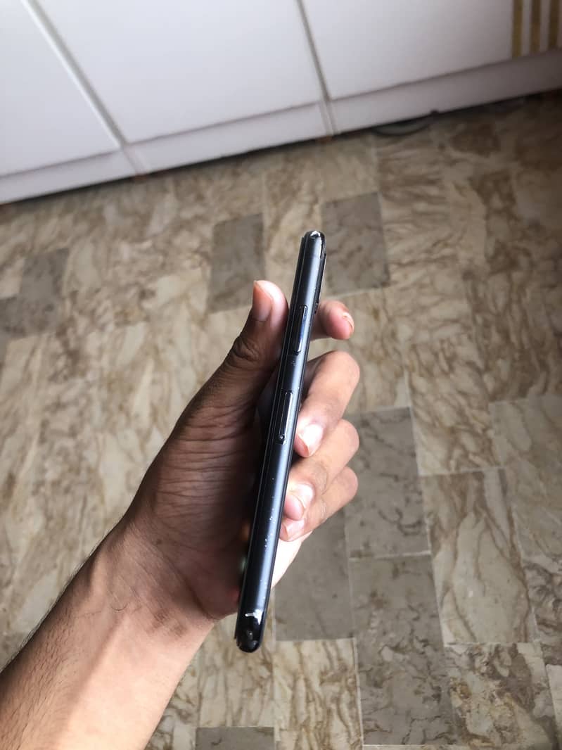 Apple iPhone X 4