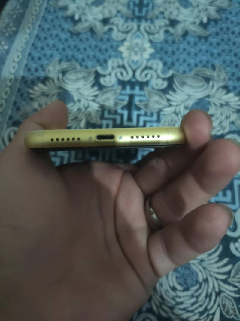 Apple iPhone 11 4