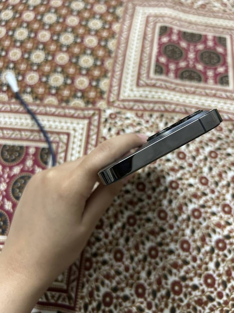 Apple iPhone 13 Pro 2