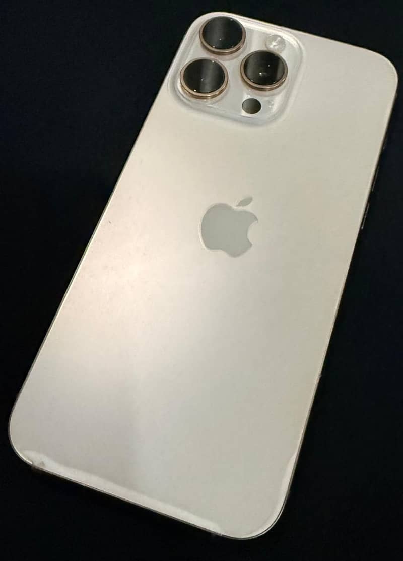 Apple iPhone 16 Pro Max 0