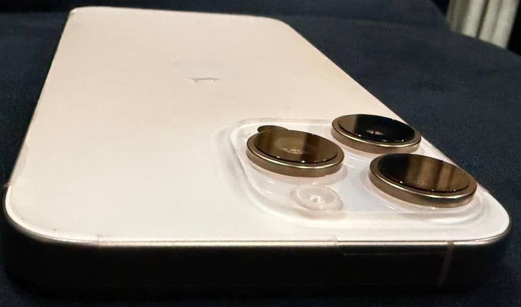 Apple iPhone 16 Pro Max 1