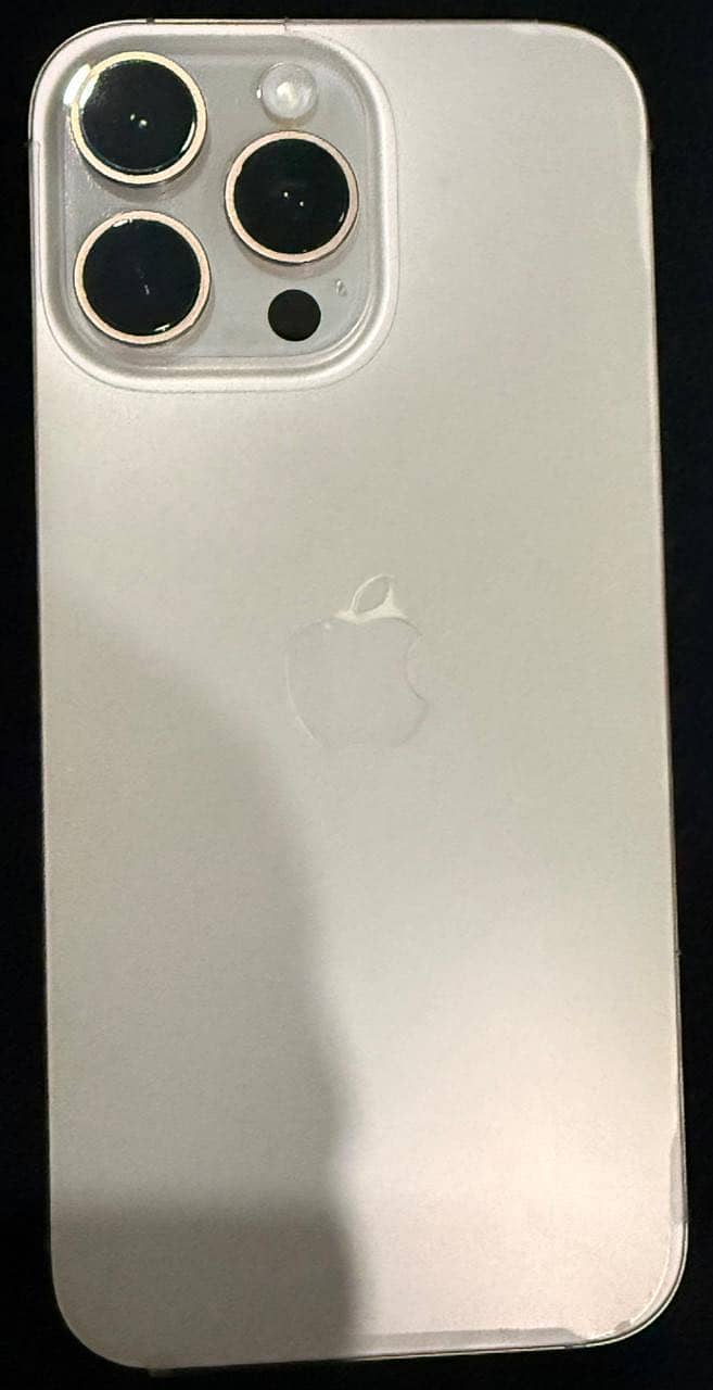 Apple iPhone 16 Pro Max 3