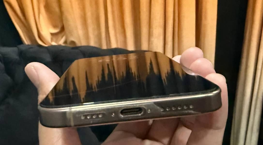 Apple iPhone 16 Pro Max 5