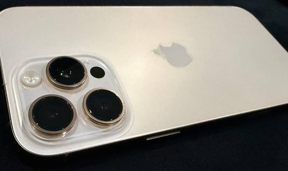 Apple iPhone 16 Pro Max 6
