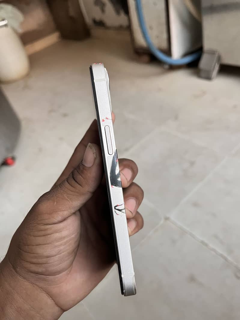 Apple iPhone 13 1