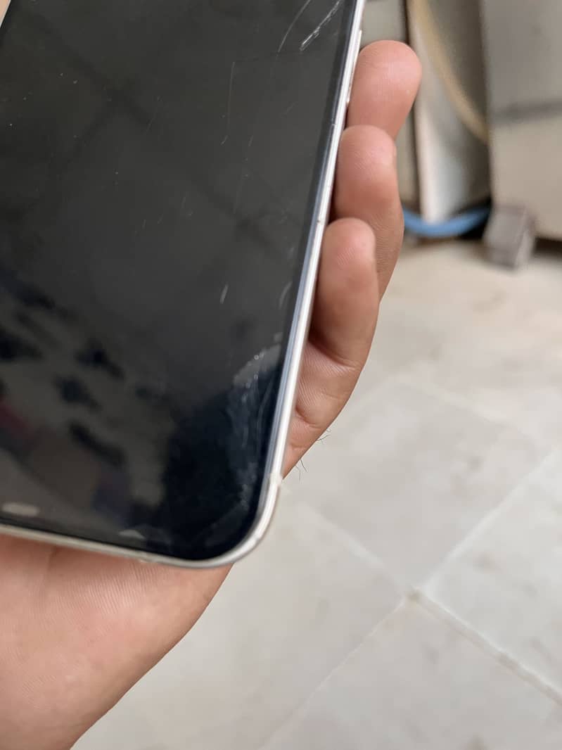 Apple iPhone 13 2