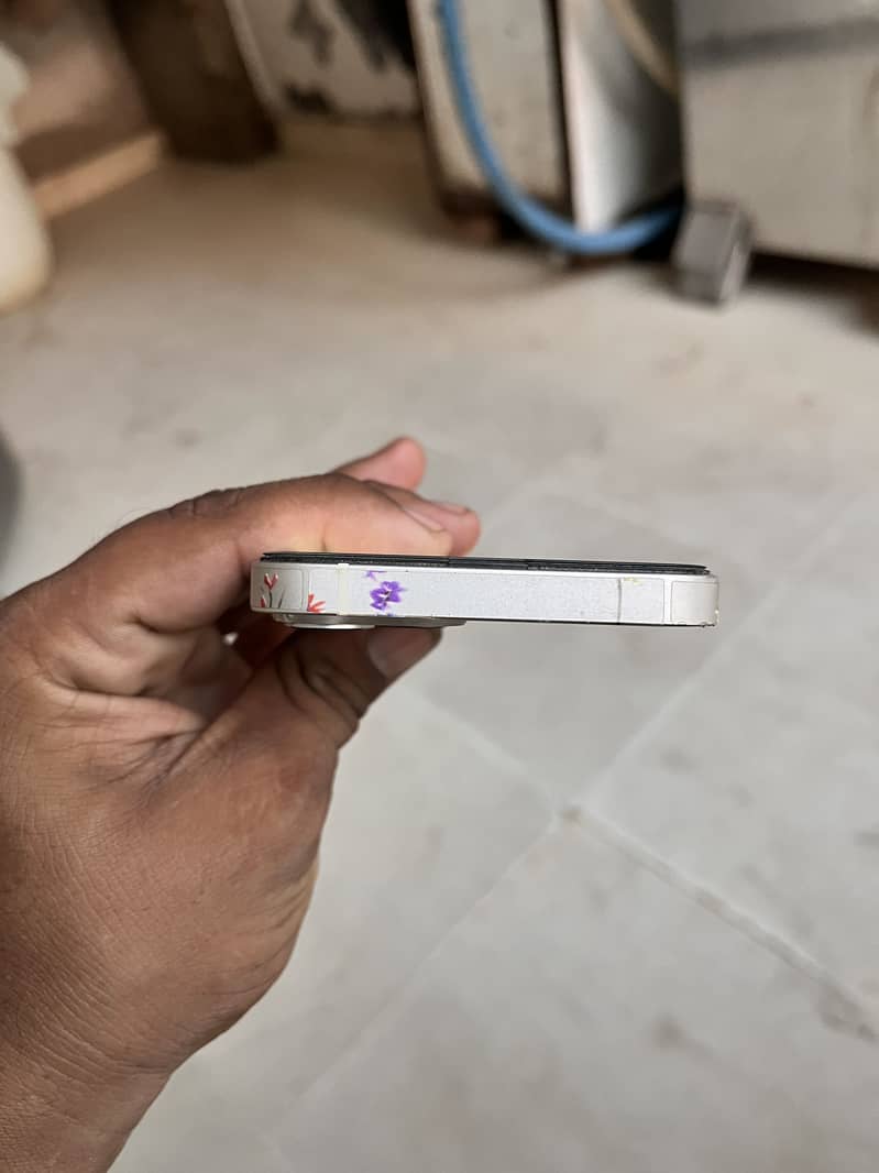 Apple iPhone 13 3