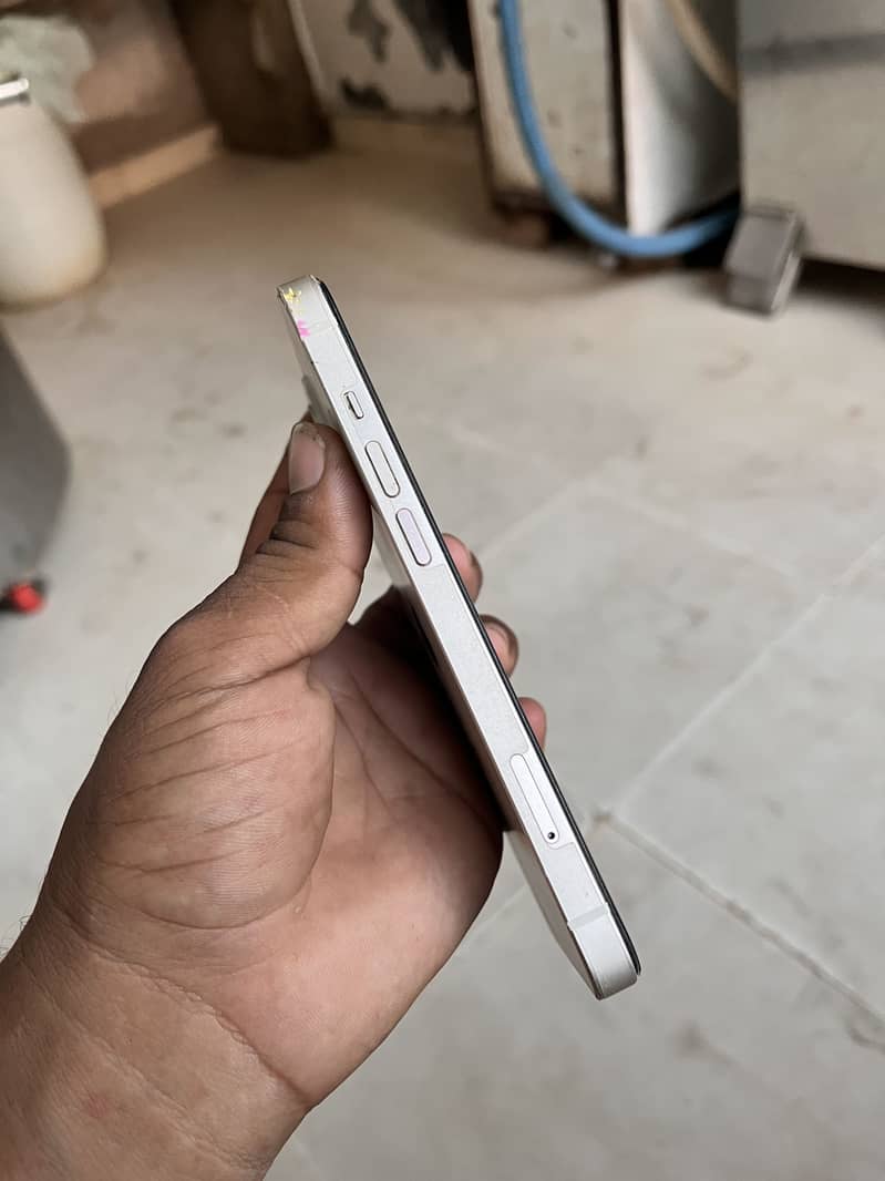 Apple iPhone 13 4
