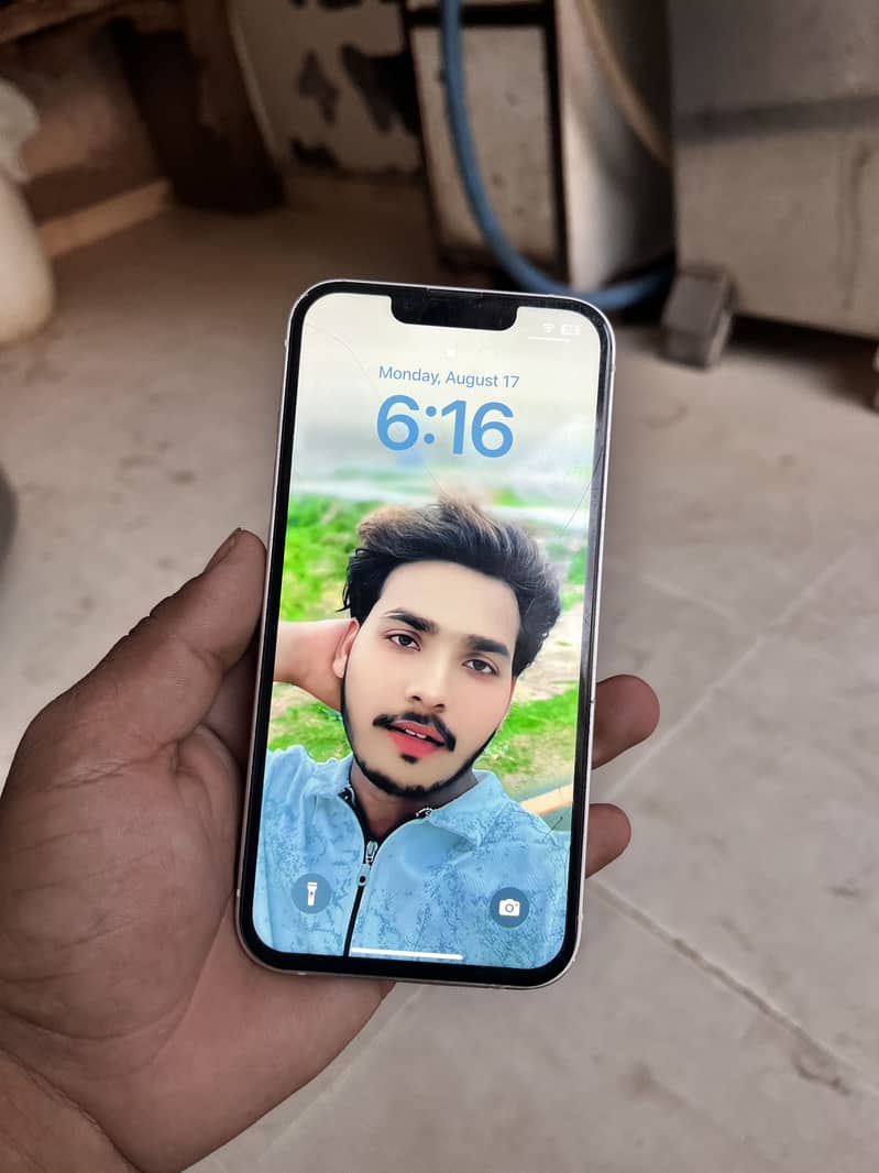 Apple iPhone 13 5