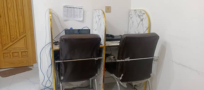 4 Cabinet