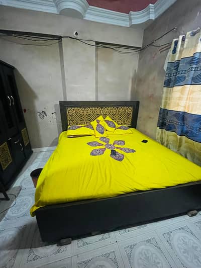 Complete bed set without mattress