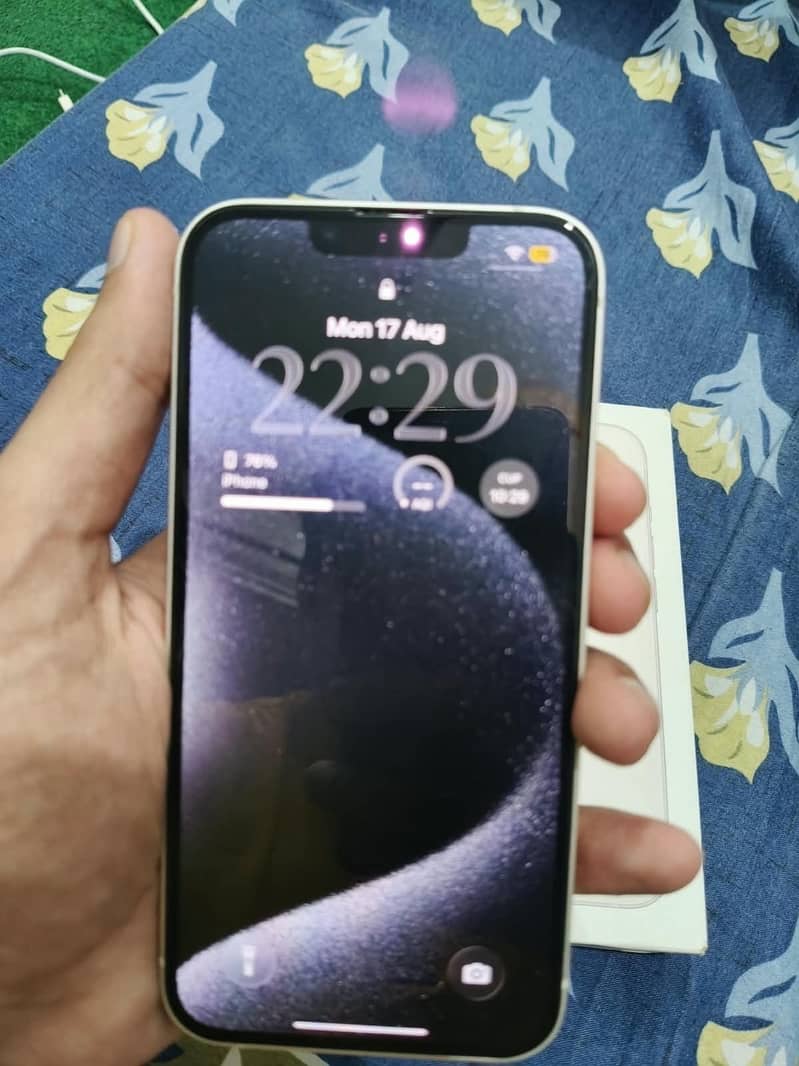Apple iPhone 13 4