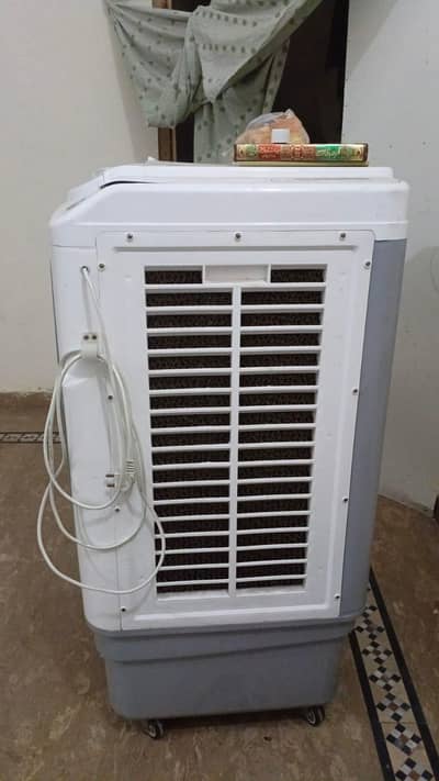 puma brand ka cooler hai