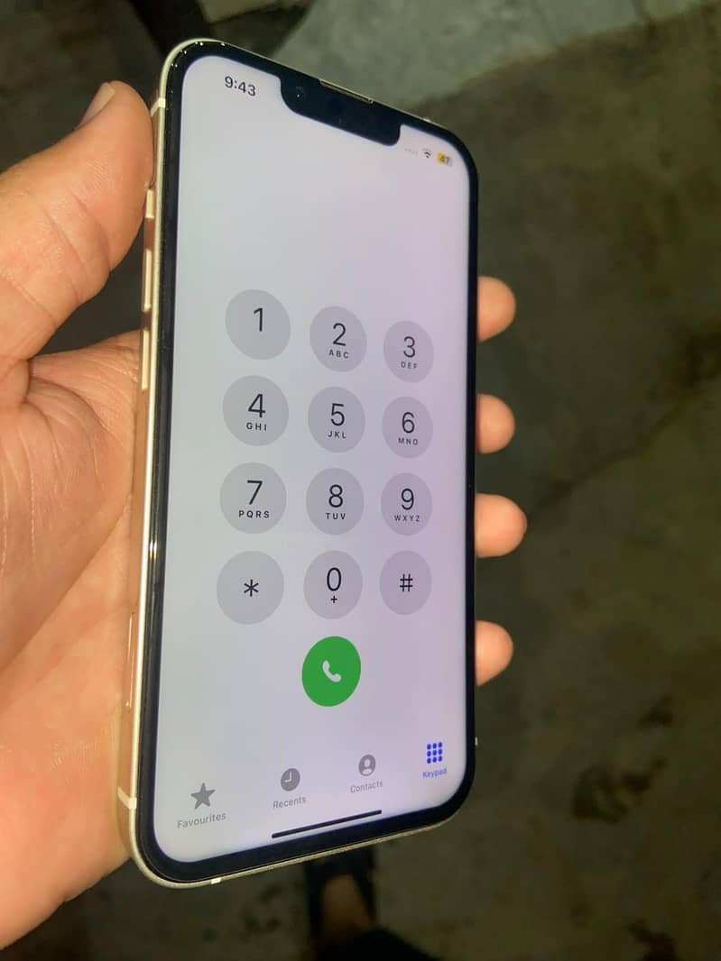 Apple iPhone 13 4