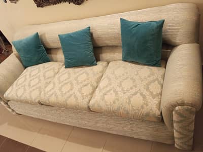 5x seater beautiful sofa set with centre n side table