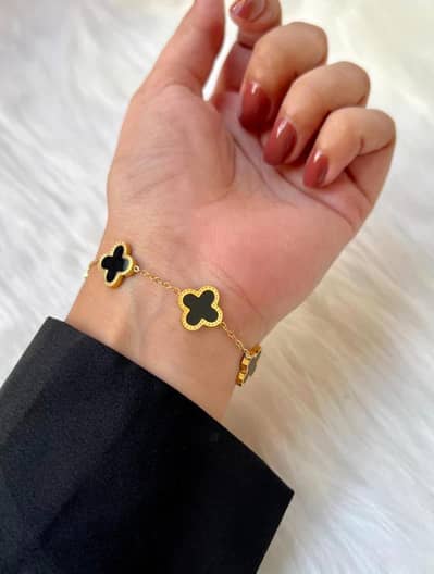Trendy Black Four-Leaf Clover Bracelet