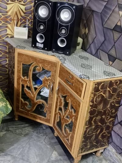 Corner table along 2 cabinets