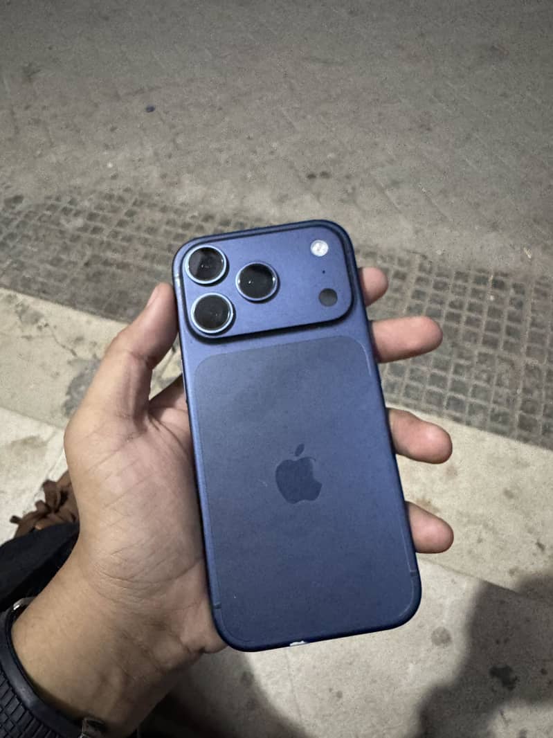Apple iPhone 17 Pro 0