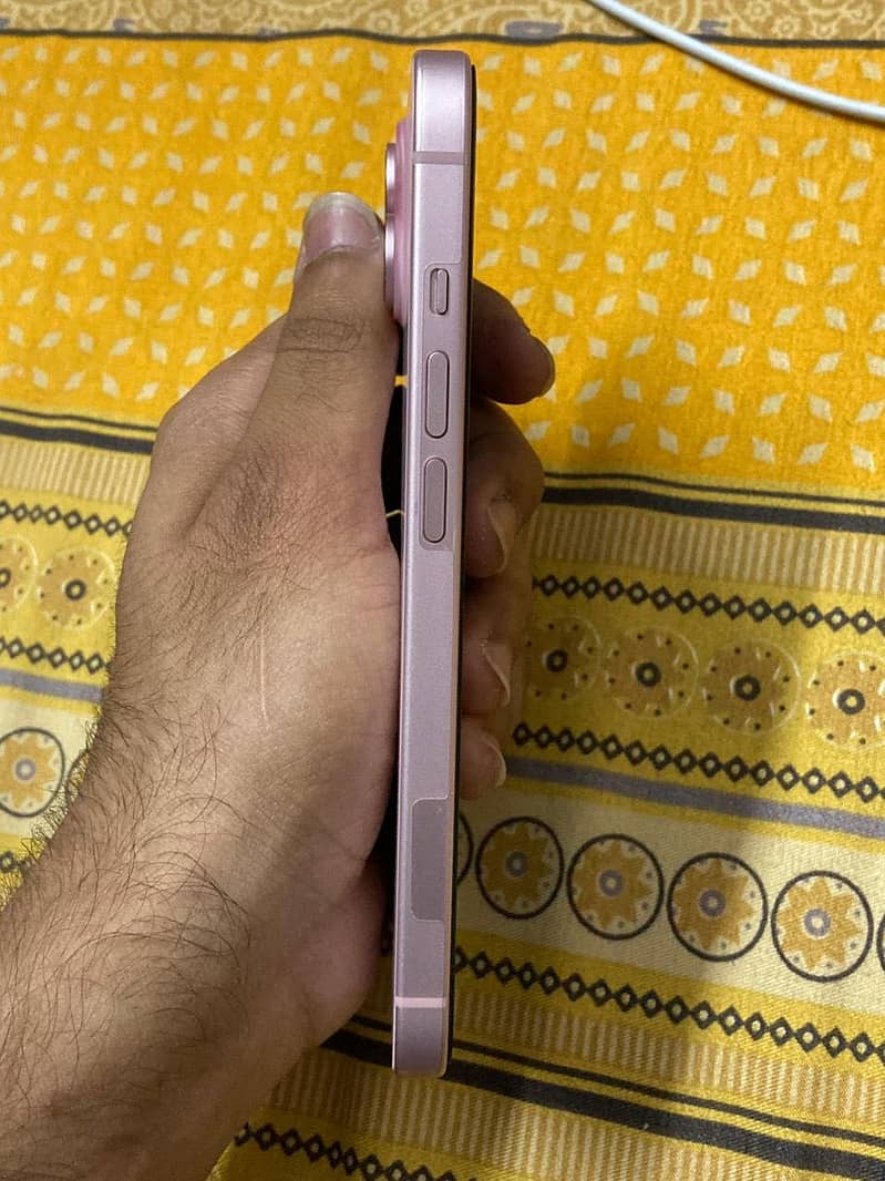 Apple iPhone 15 3