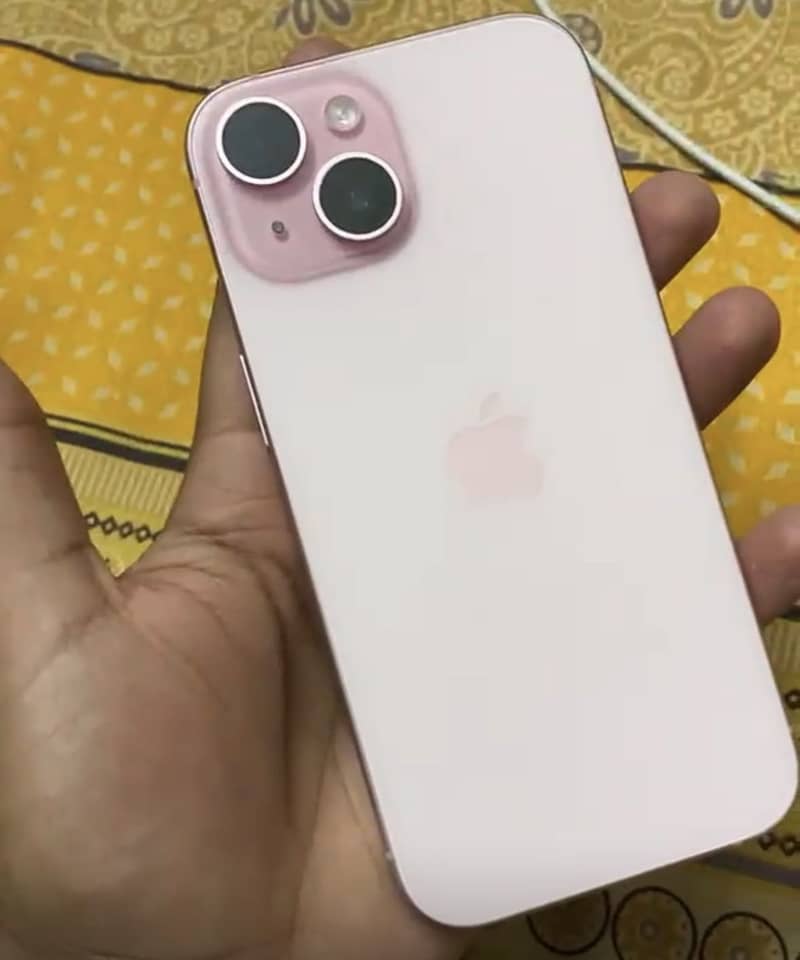 Apple iPhone 15 4