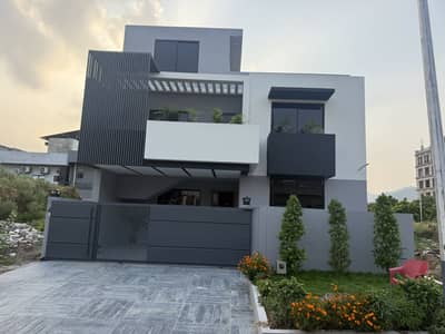 Fronts open + 2nd to Corner sun face 10 marla house @5.50 Cr - Block C1, Sector B17 Islamabad