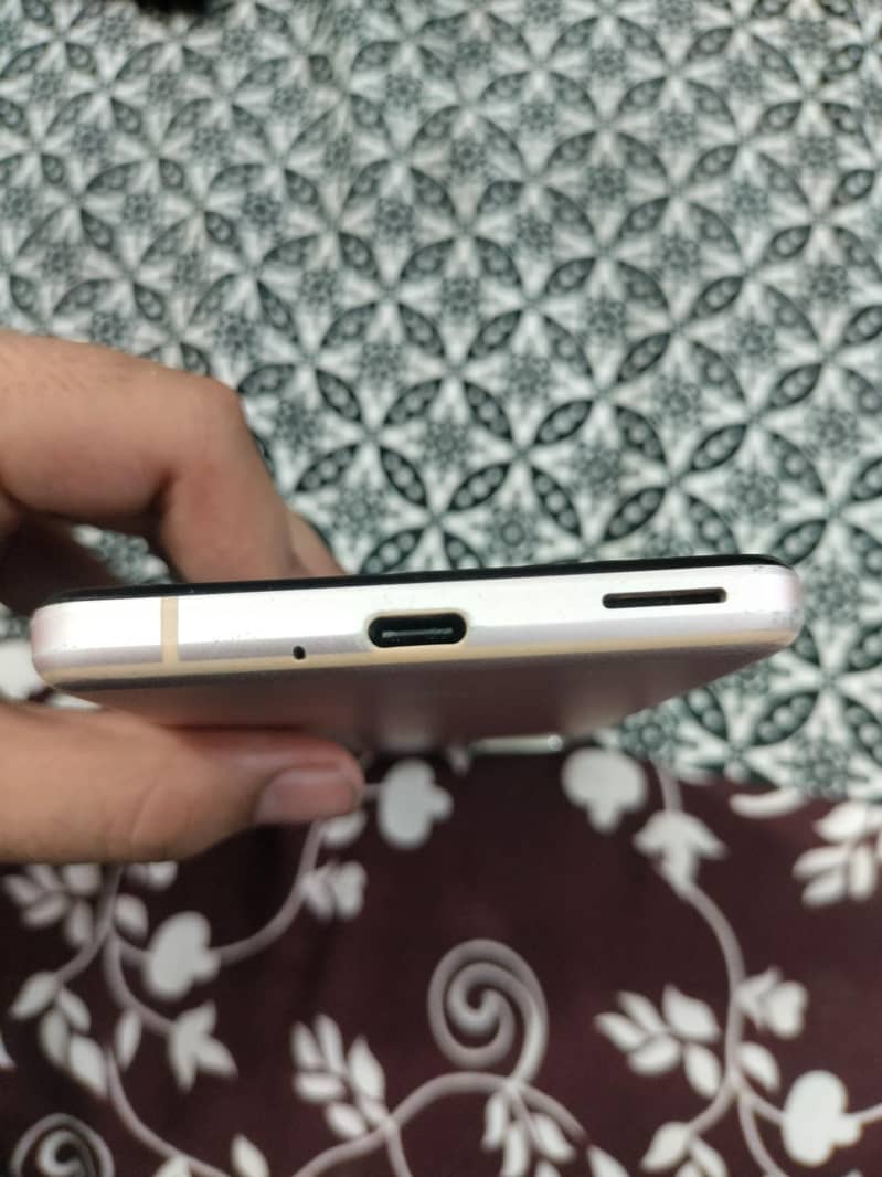 Sharp Aquos R2 2