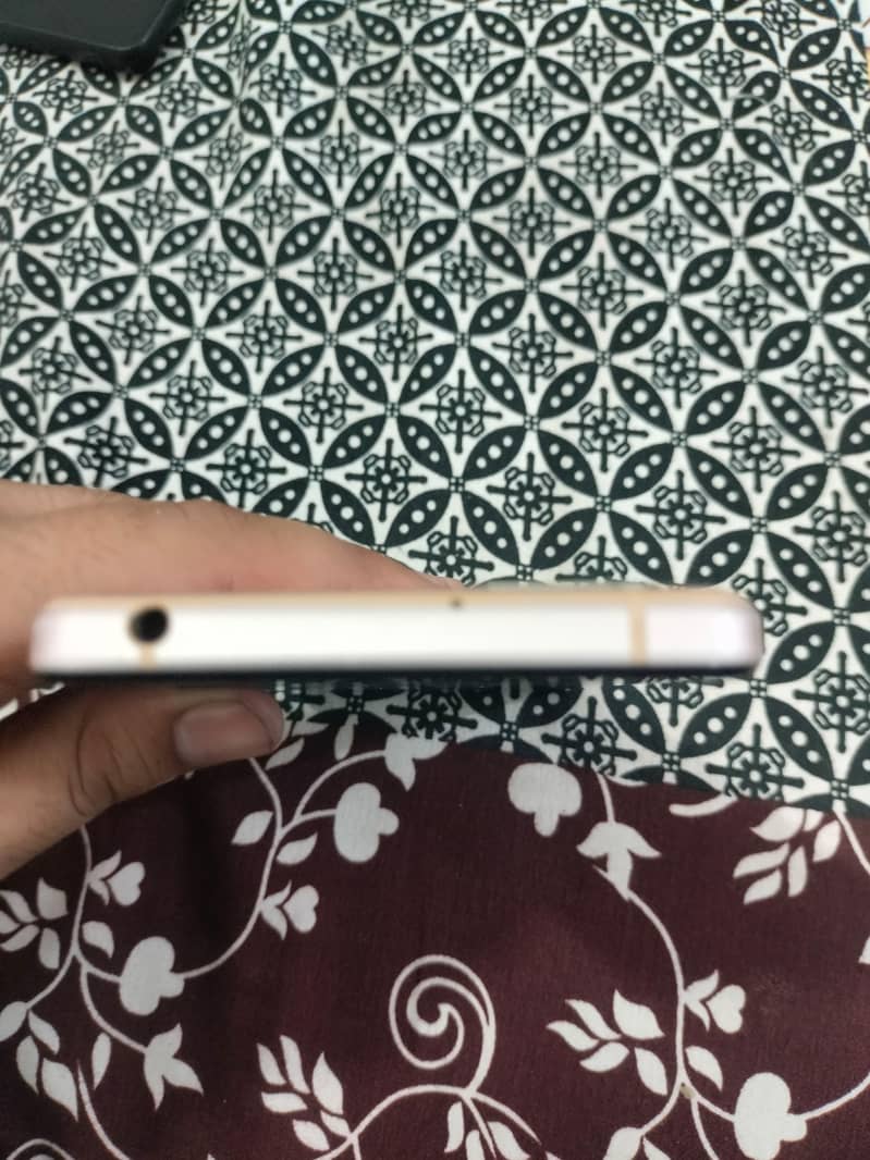 Sharp Aquos R2 3