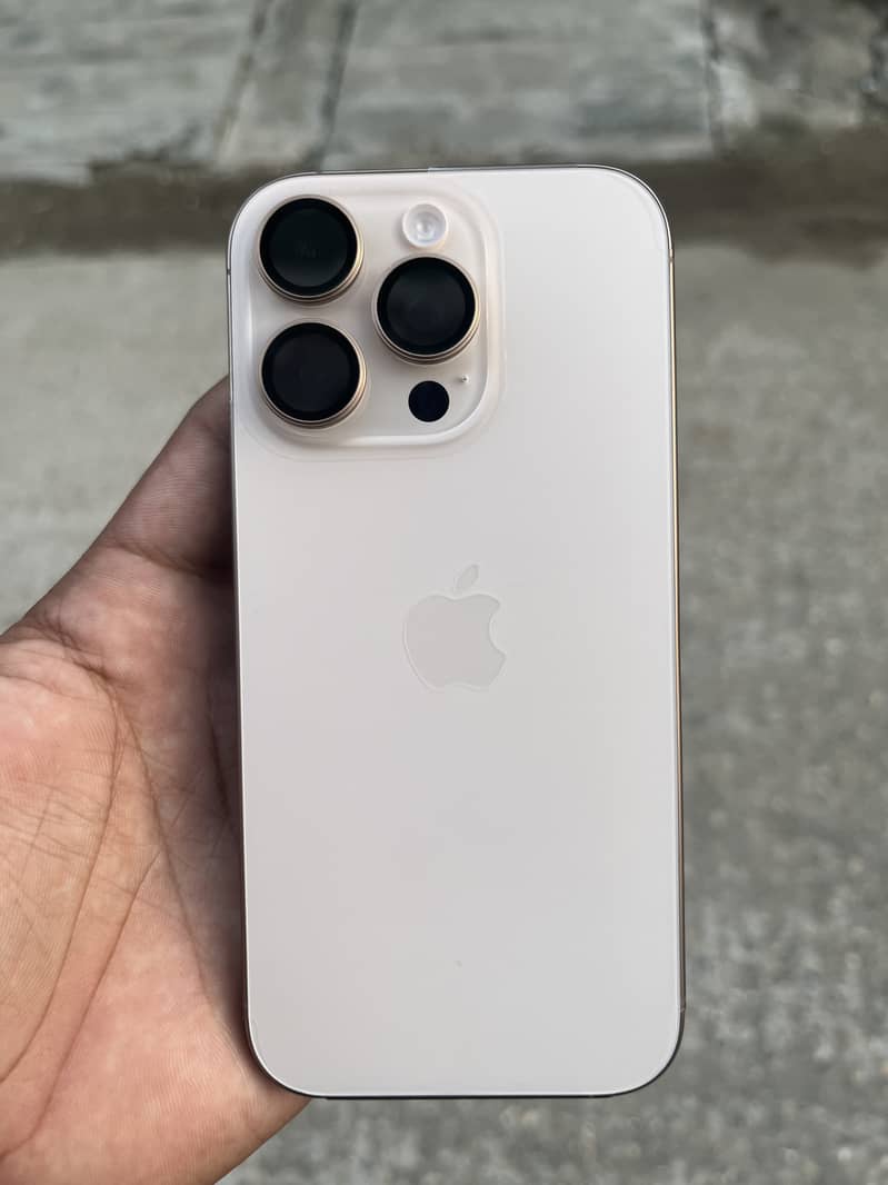 Apple iPhone 16 Pro 0
