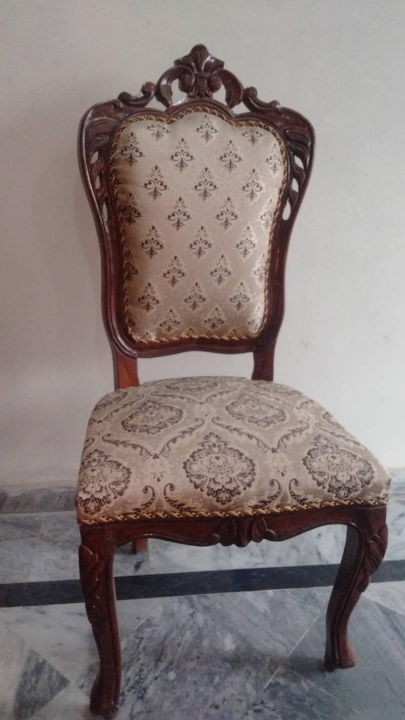 Dinning table 0