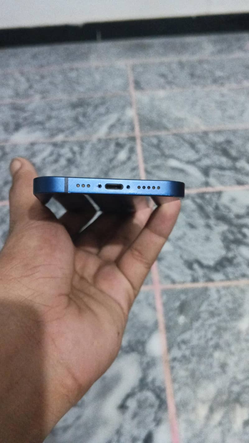 Apple iPhone 12 4
