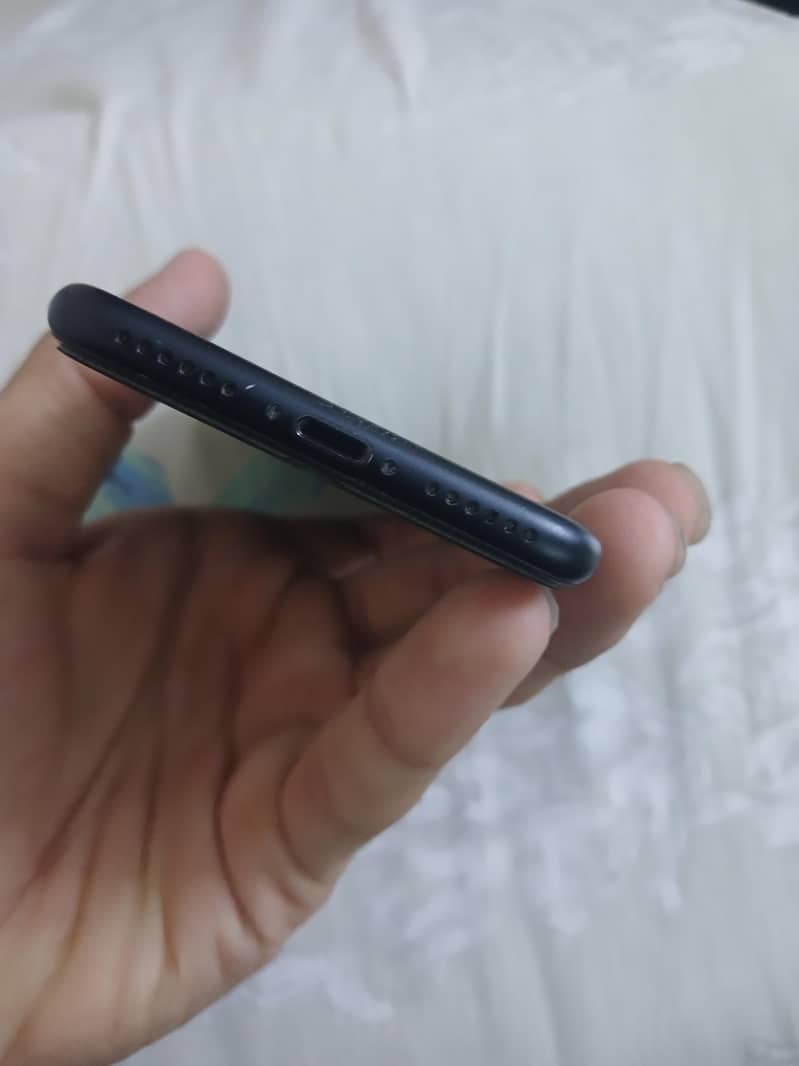 Apple iPhone 7 3