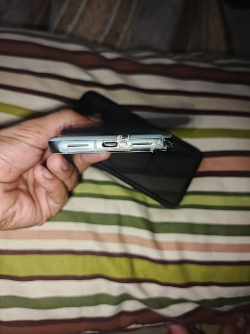 Google Pixel 8 4