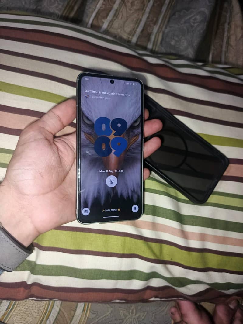 Google Pixel 8 5