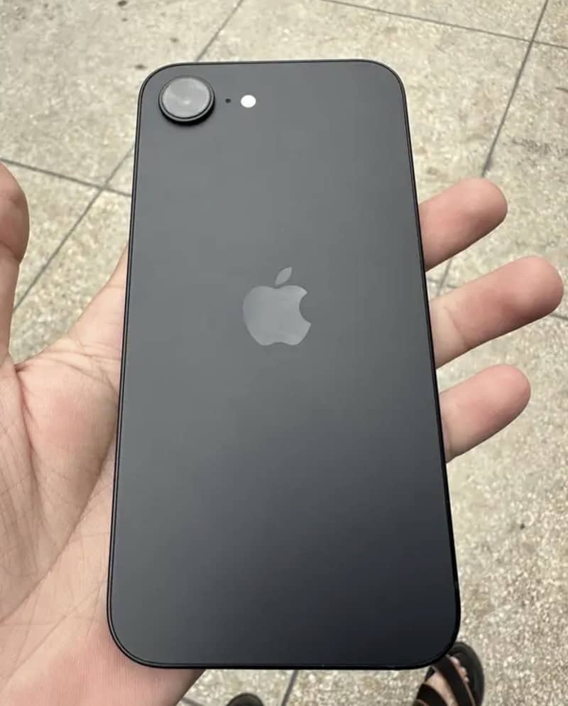 Apple iPhone 16e 0