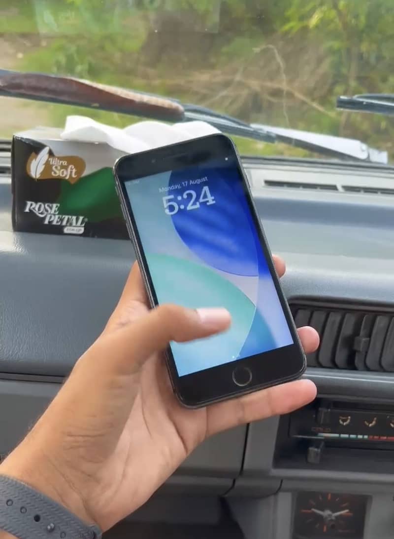 Apple iPhone 8 Plus 1