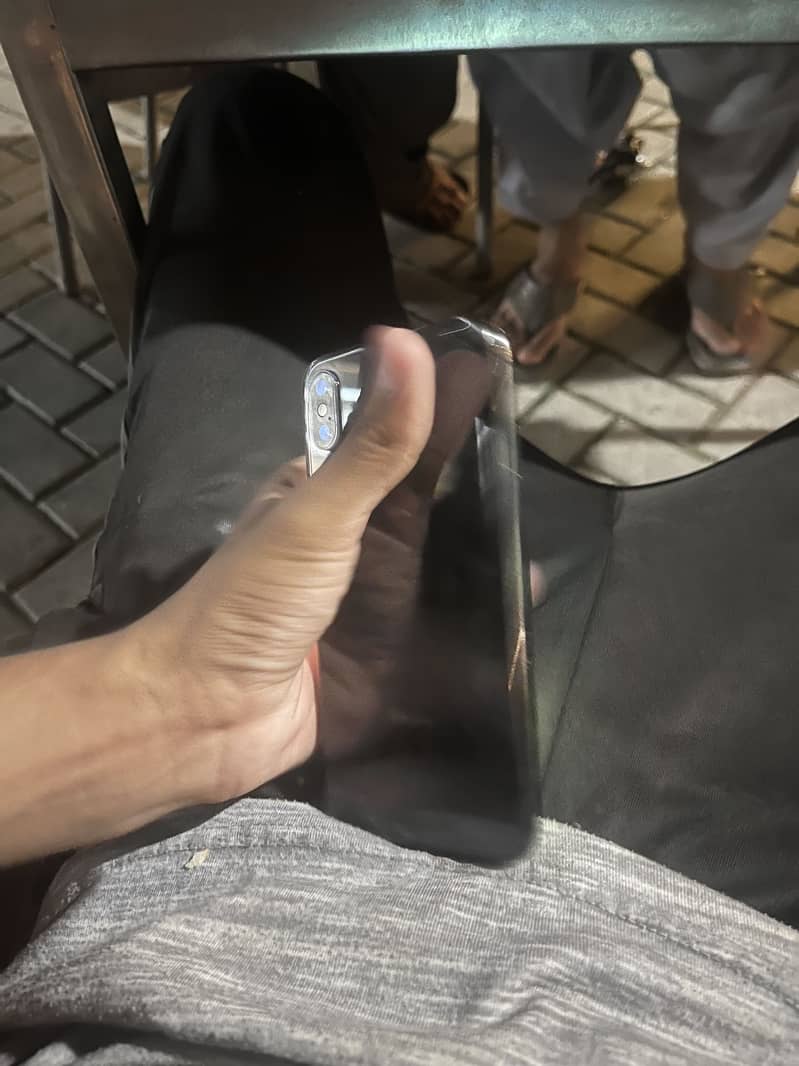 Apple iPhone X 3