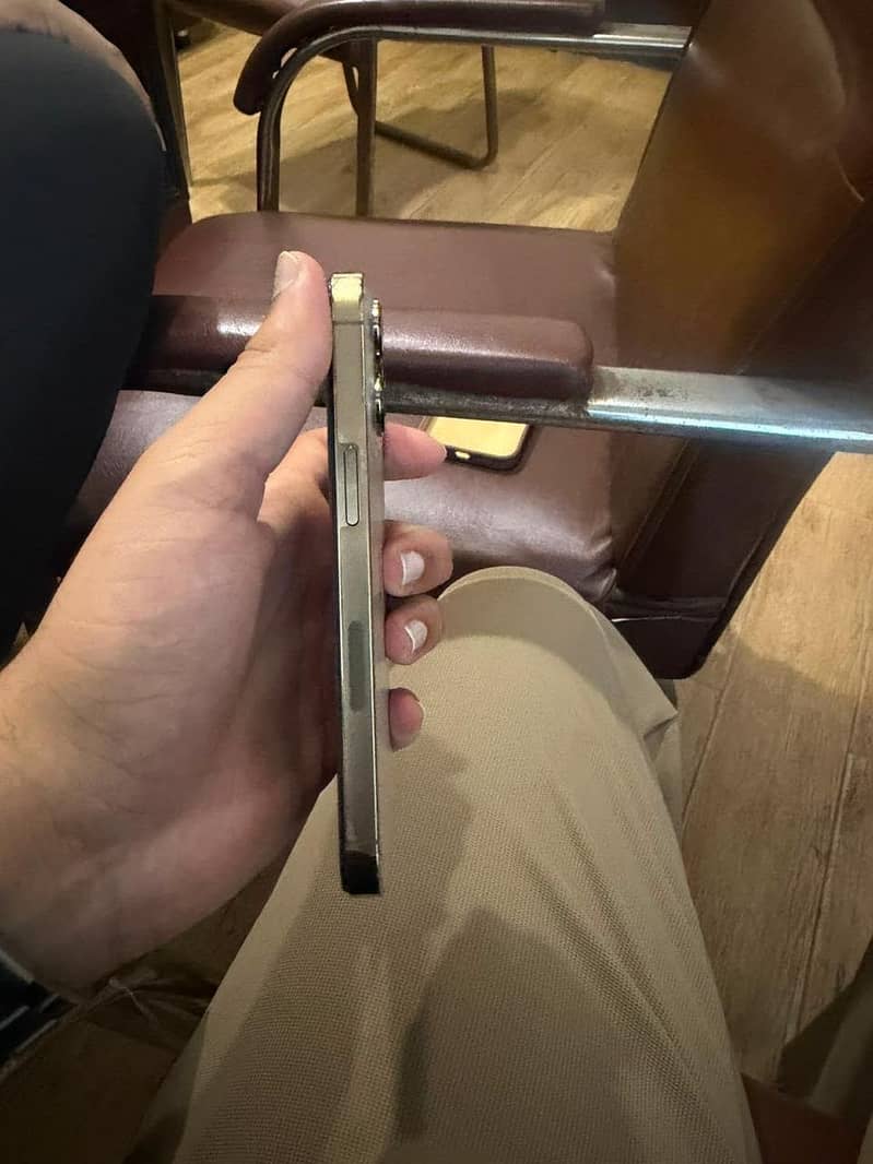 Apple iPhone 13 Pro 2