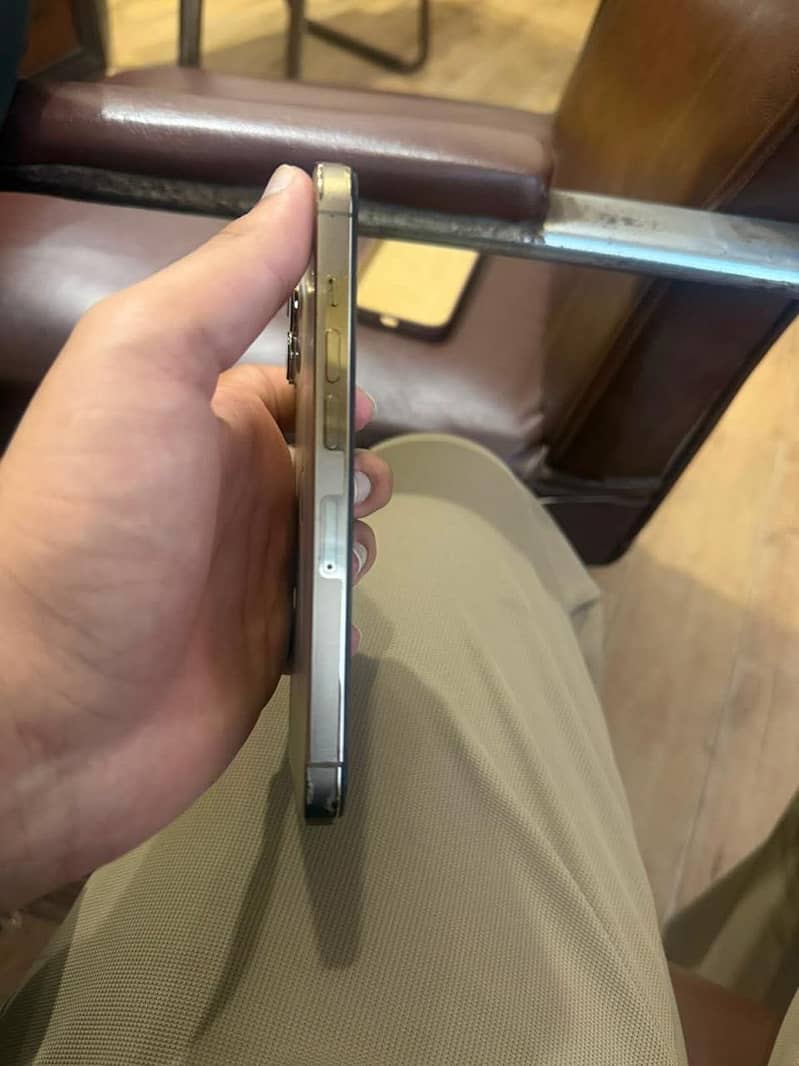 Apple iPhone 13 Pro 4