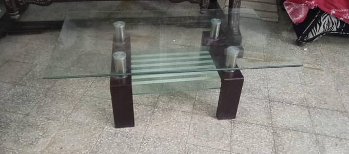 I am selling side table set