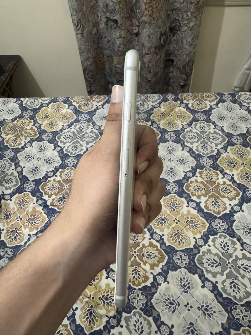 Apple iPhone 8 Plus 3