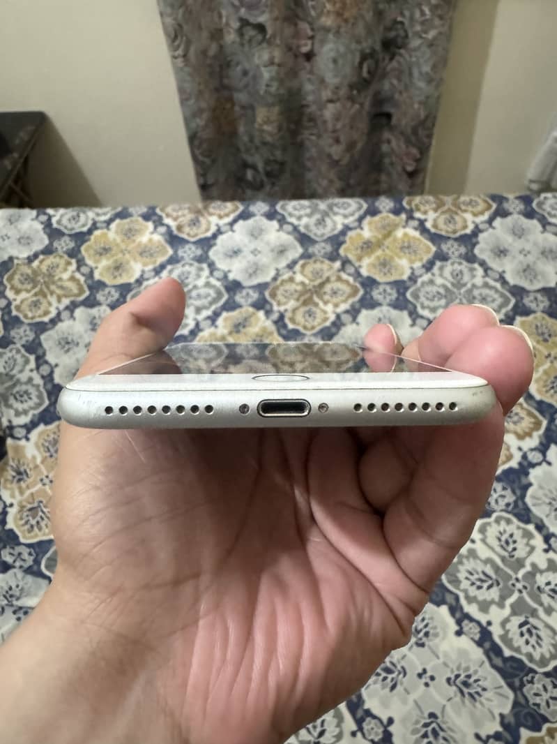 Apple iPhone 8 Plus 5
