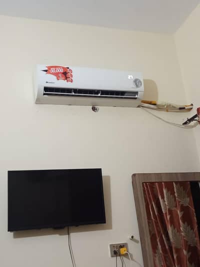 Dawlance 1.5 ton Ac in v good condition.