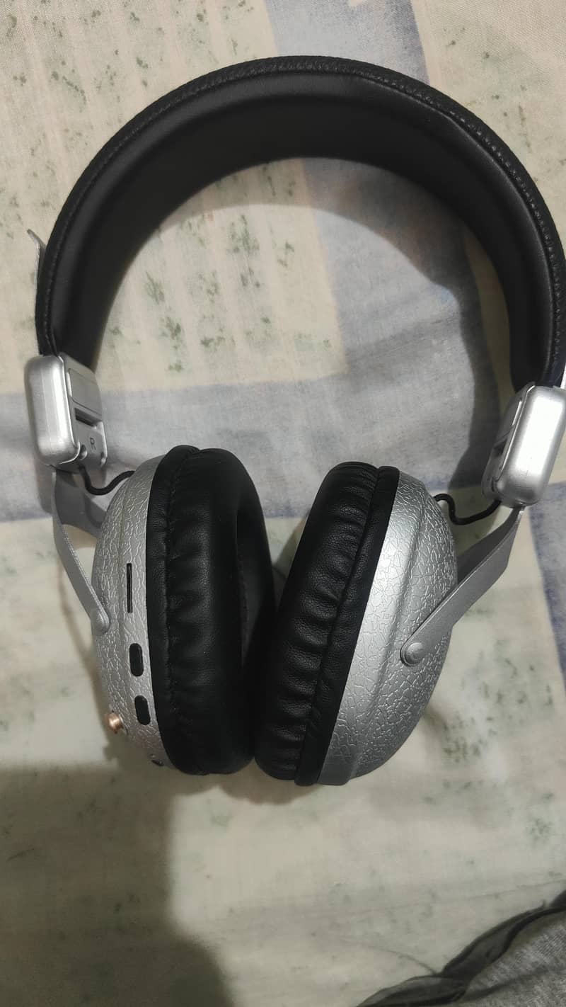 Boost Note Retro wireless headset 1