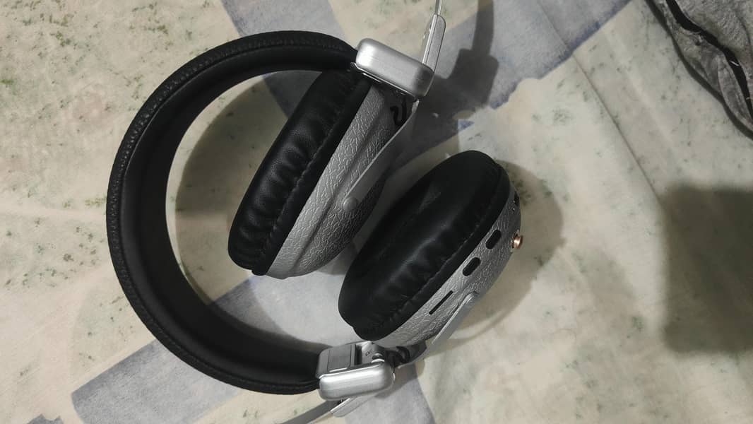 Boost Note Retro wireless headset 2