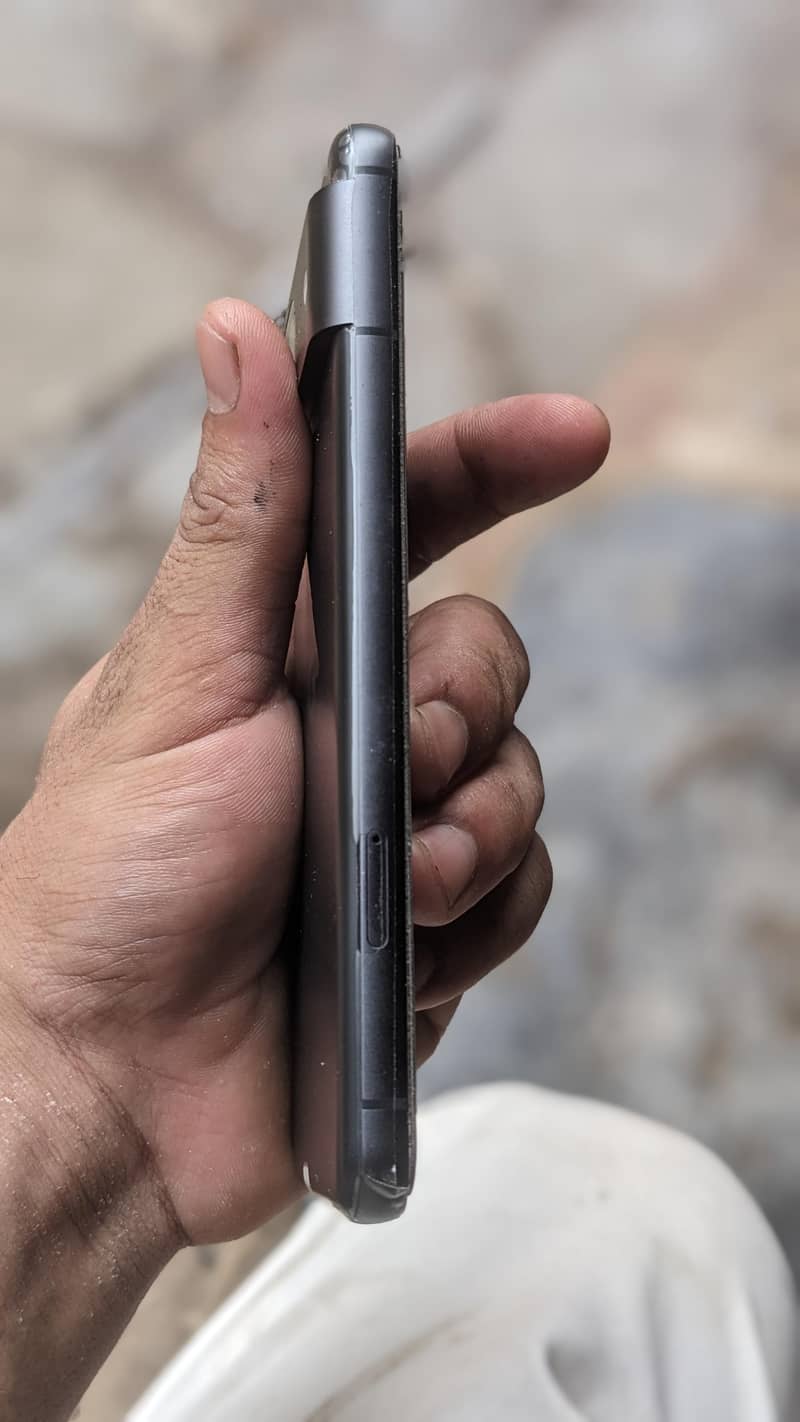Google Pixel 8 4