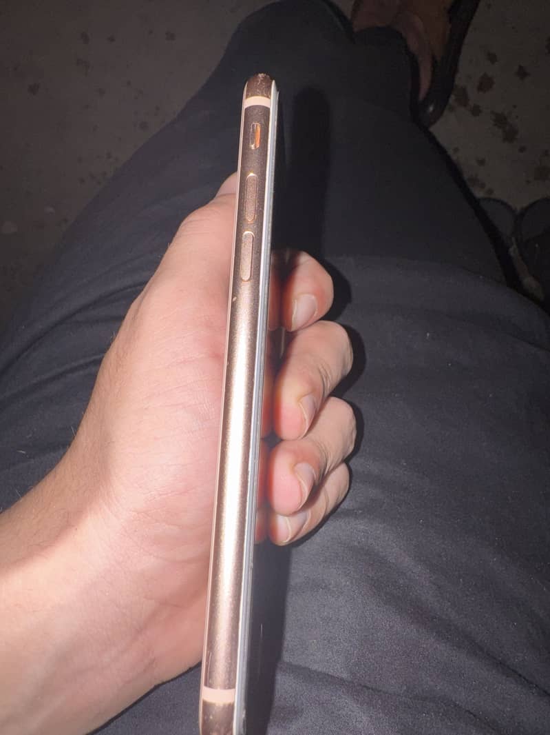Apple iPhone 8 3