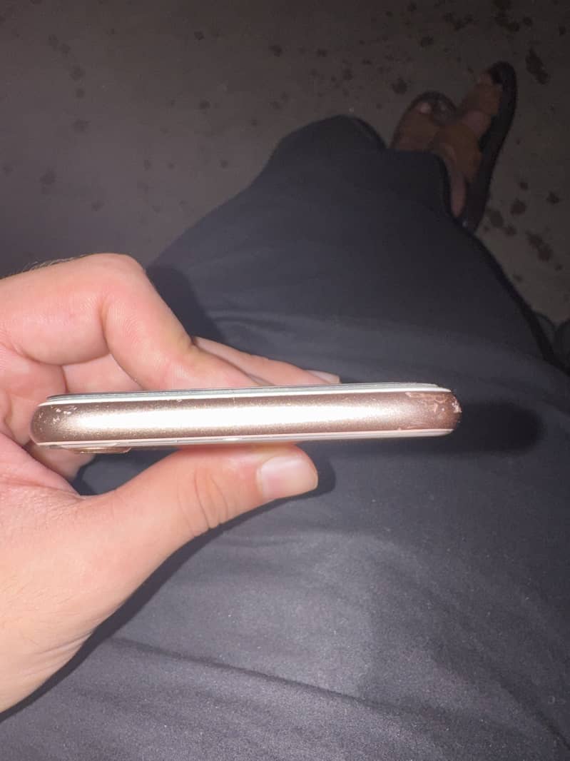 Apple iPhone 8 4