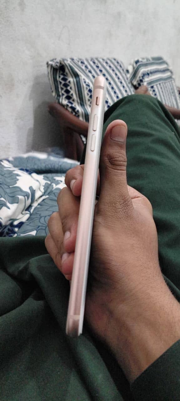 Apple iPhone 8 Plus jv 1